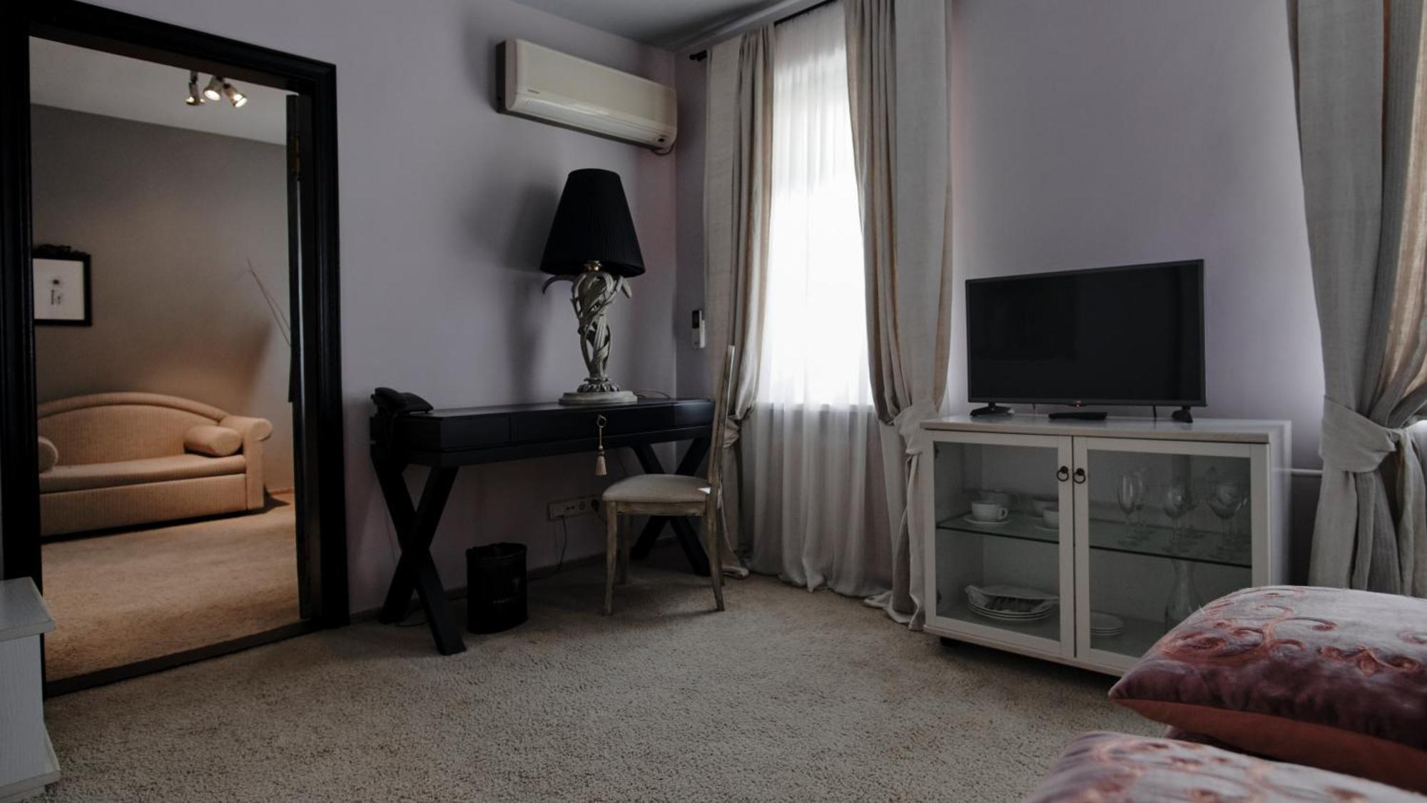 Vozdvyzhensky Boutique Hotel Kiev Bilik gambar
